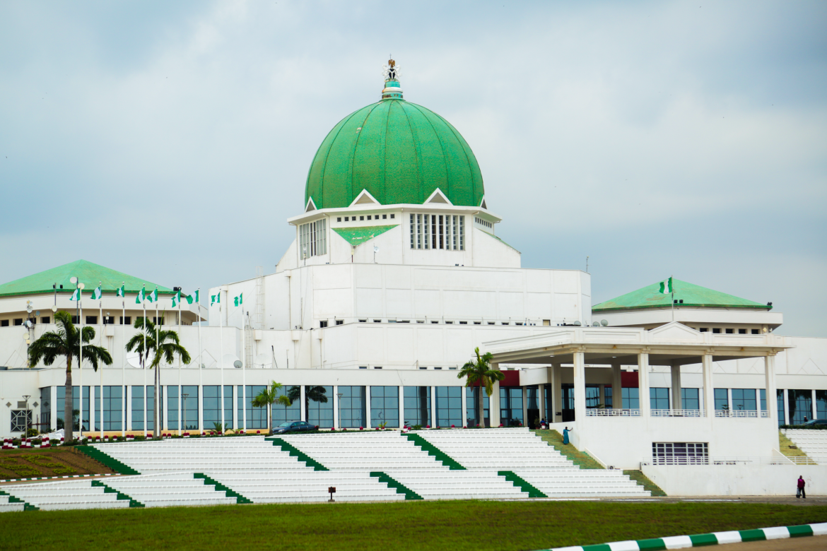 Members of the National Assembly in session, with plenary resumption postponed to October 7, 2025.