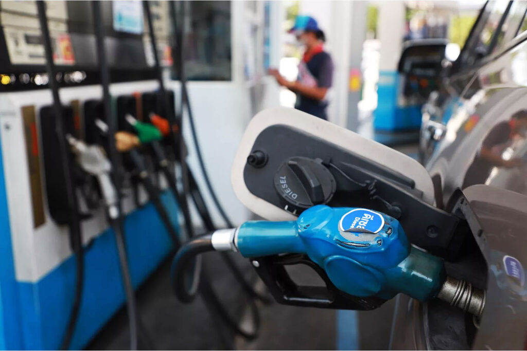 Vehicles queue at a fuel station in India following another increase in petrol and diesel prices linked to the Middle East oil crisis.