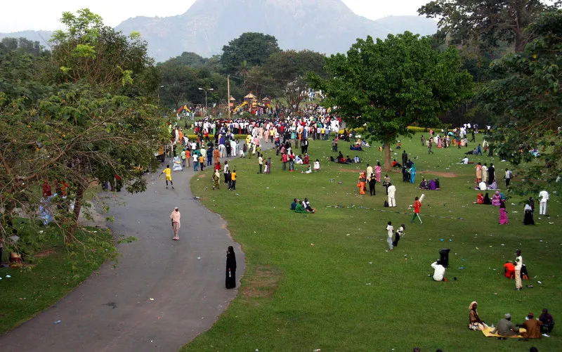 Busy road and public areas in Abuja with residents expressing concern over security and traffic control ahead of Eid-el-Kabir celebrations.