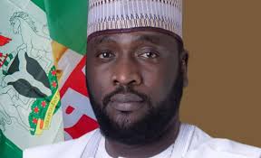 Mustapha Salihu announcing his withdrawal from the Adamawa APC governorship primaries to pursue a senatorial ticket.