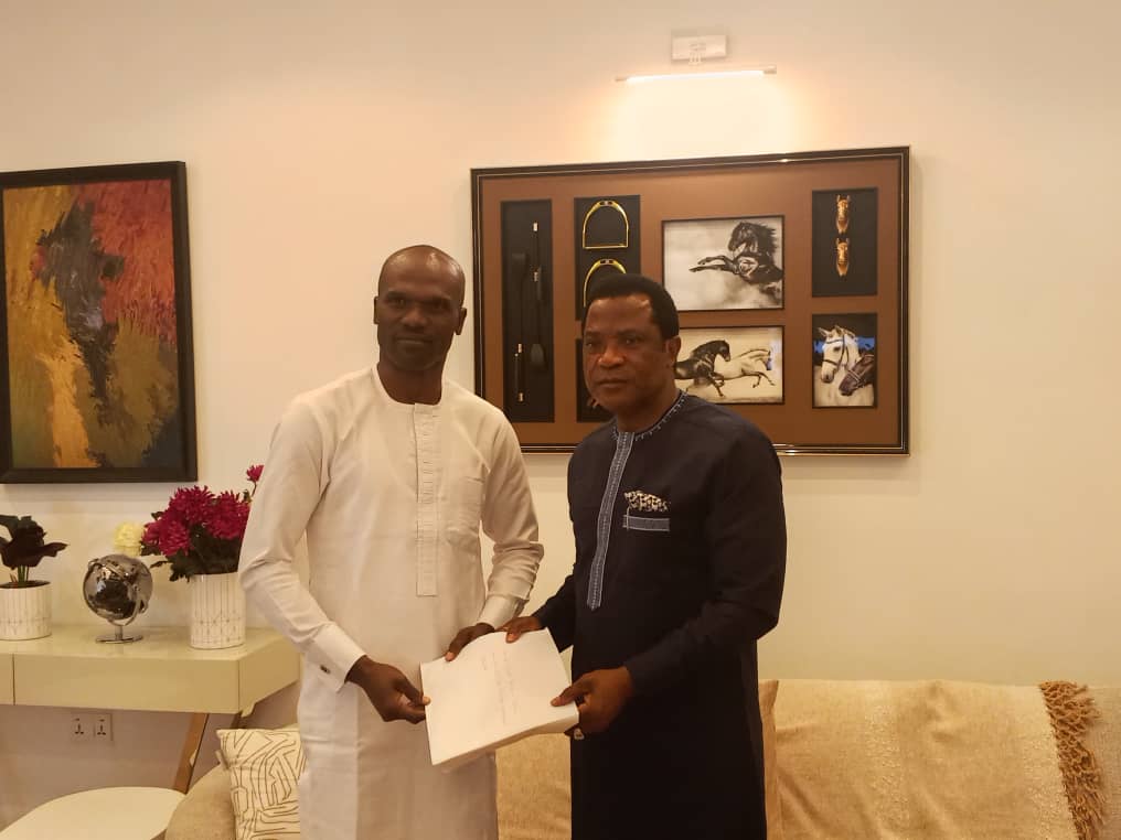 Higgins Peters with organizers of the Sports Legendary Awards after accepting the role of Chairman for the Abuja 2026 edition of the event.