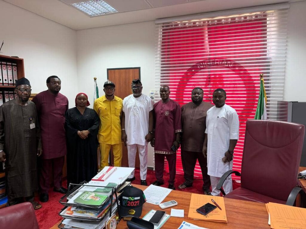 Senator Aniekan Bassey and members of the Forum of National Youth Leaders of All Political Parties in Nigeria during a meeting at the National Assembly on xenophobic attacks against Nigerians in South Africa