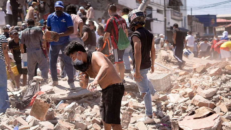 Rescue workers search for survivors after Colombia earthquake