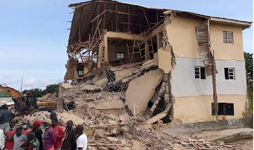 A collapsed building at Popo Giwa Street in Ilorin, Kwara State, after the structure gave way and caused deaths and injuries.